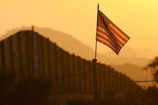 Стена на границе США с Мексикой необходима местным жителям