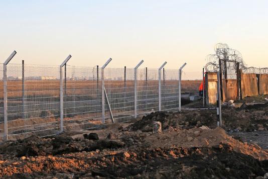 Замена забора в аэропорту Одессы