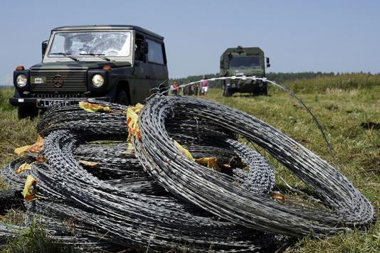 Литва начинает строительство забора с колючей проволокой