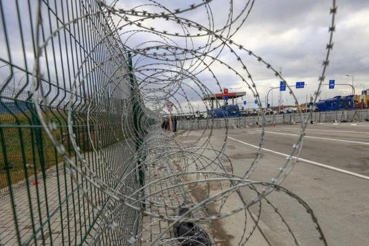 Колючая проволока на границе с Беларусью