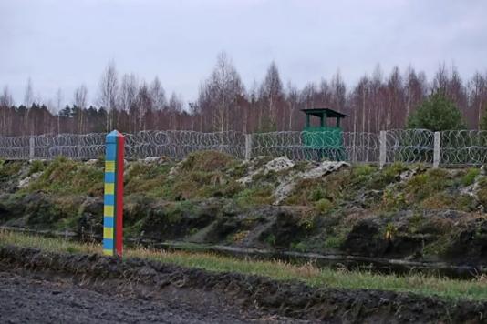 Колючая проволока между Украиной и Беларусью