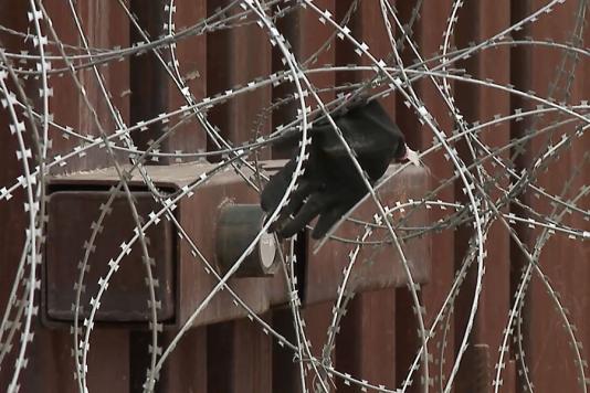 В Ногалесе восстанавливают проволоку