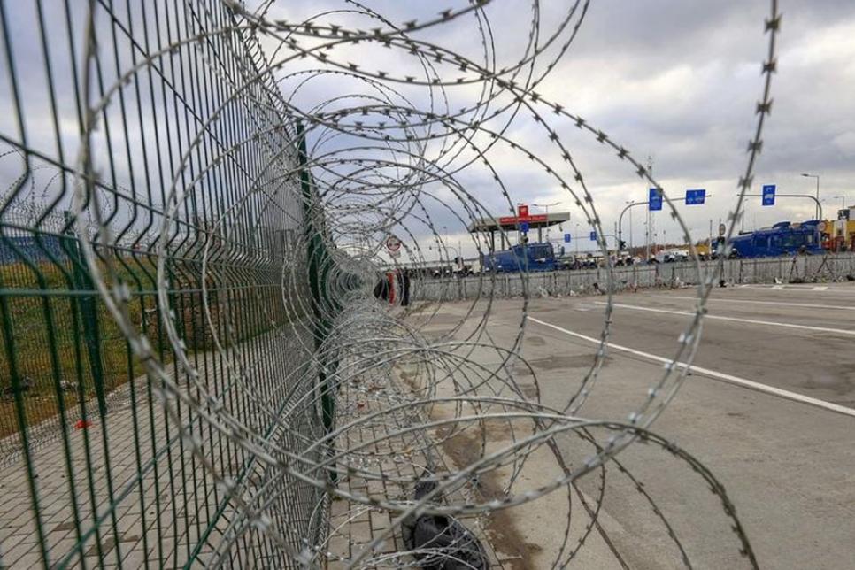 Колючая проволока на границе с Беларусью