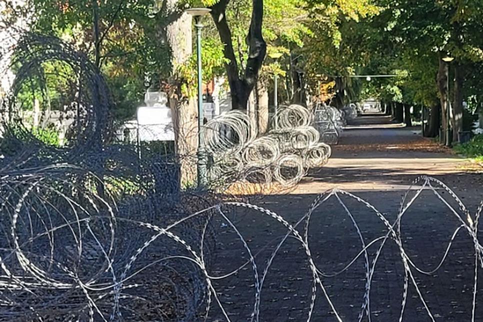 Колючая проволока в центре Кейптауна