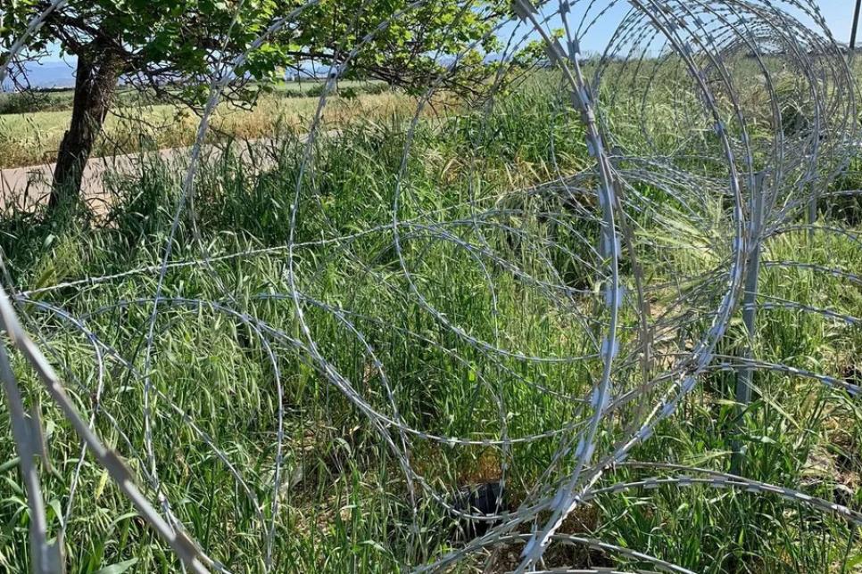 Колючая проволока будет удалена в течение января