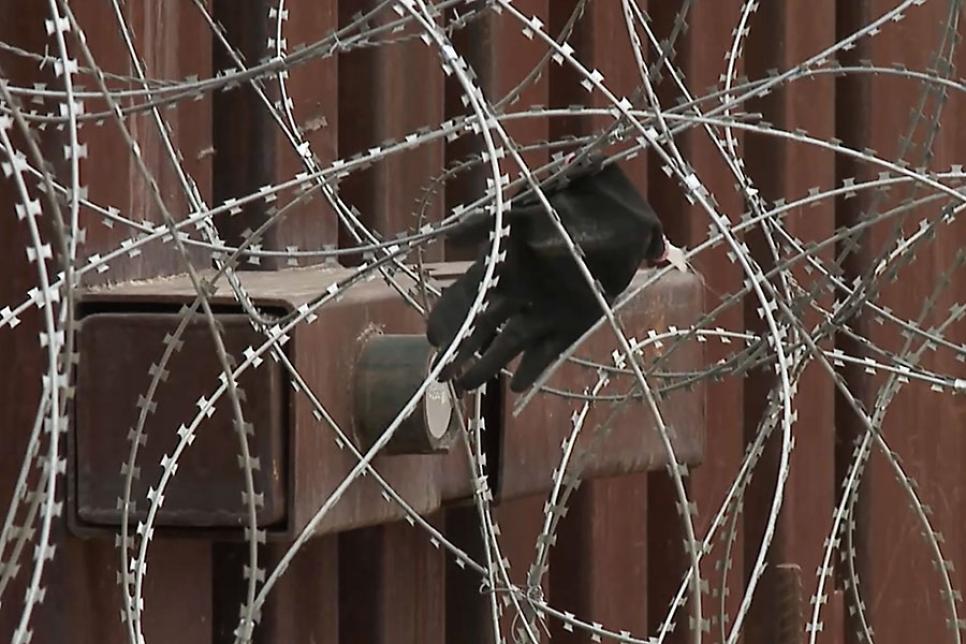 В Ногалесе восстанавливают проволоку